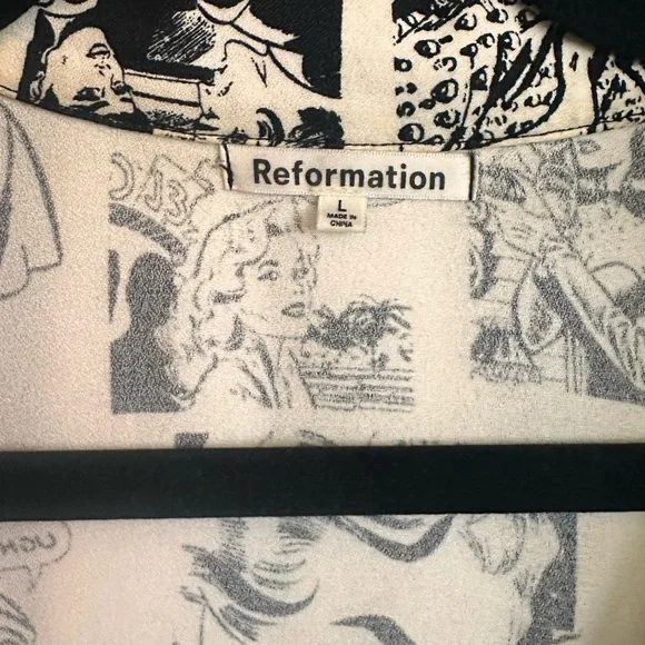 Reformation - Comic Print Women Top - Picture 3 of 3